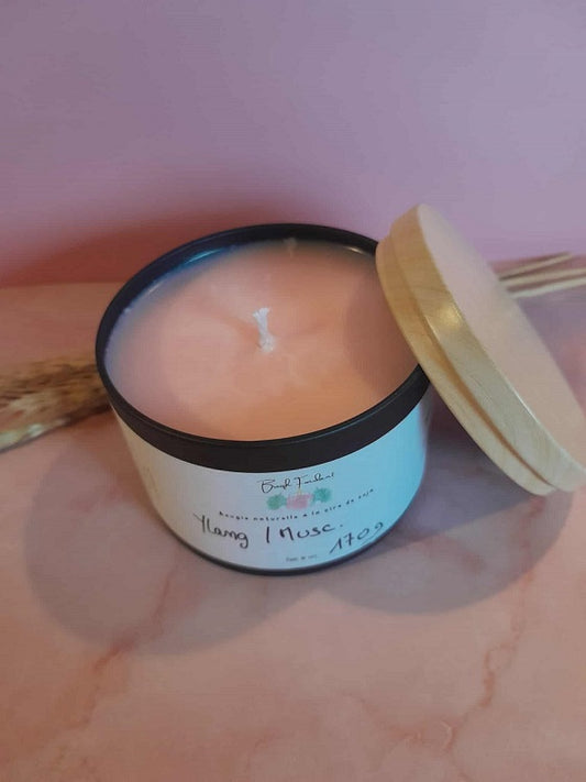 Bougie pot noir senteur ylang/musc